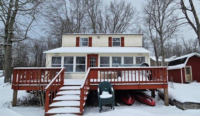 Oneida Lakefront Camp perfect for Winter and Summer activities- Entire House