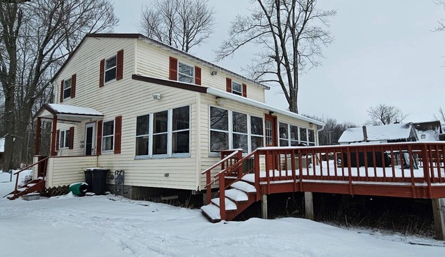 Oneida Lakefront Camp- Perfect for Winter and Summer Activities-Lower Unit