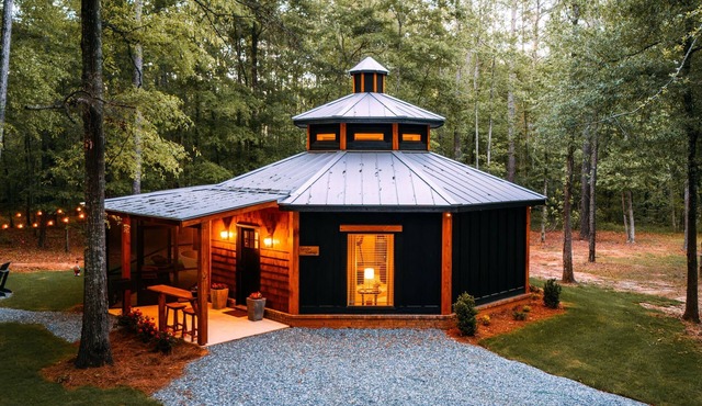 Only 10 minutes from I75 and the Ga National Fairgrounds in Perry