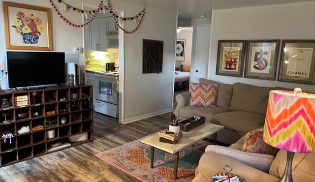 Only 1000/night & 2 miles from ND stadium. Pet Friendly!