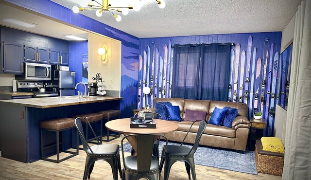 Only 2 Blocks from Resort Base! 2b-2ba-Fully Remodeled! 🚲