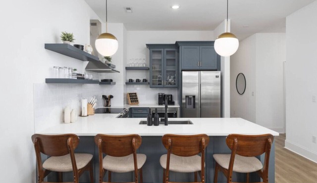 Only 3 miles from Broadway, Sleeps 16, 2 Condos Side-by-Side