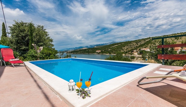 Only 30m from beach, newly furnished, wit beautiful view and outside pool.