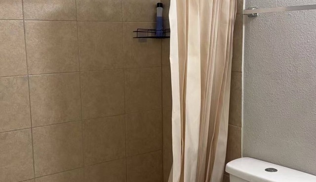 Only 38 dollars a night-Queen size bed room for two people