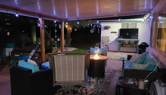 Only 4.8 miles from State Farm- Cardinals- stadium. Lovely 2+ bedroom home