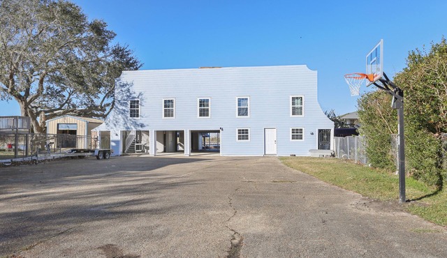 Only 45 Minutes From Downtown New Orleans Is A Vacationers Bayou Paradise.