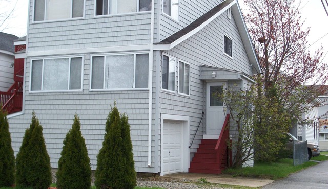 ONLY 6 HOUSES AWAY FROM BEACH, SHORT WALK TO PIER, TAKE 10% OFF IF BOOKED EARLY.