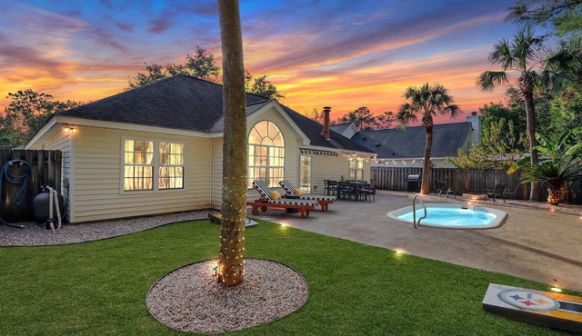 Only 9 Miles to Downtown! Pool Game Room Fire Pit