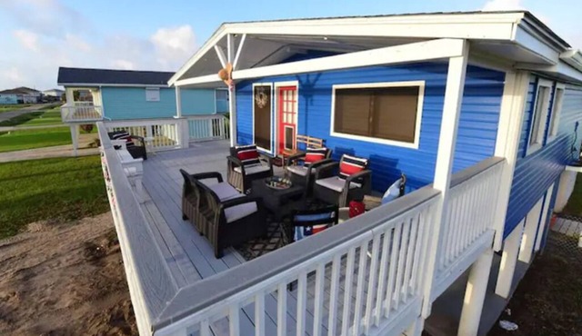 only a 2 block walk to a private beach perfect for families