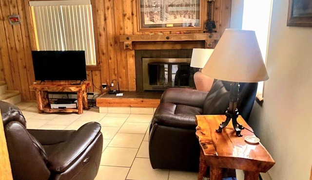Only blocks from Yellowstone! Fireplace, Propane Grill & Designated Yard!