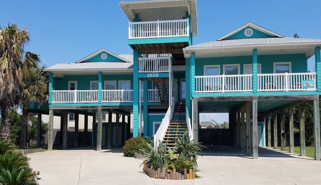 ONLY In-Town Neighborhood w/Restaurant, Bar, Pool/Hot Tub, Beach & Cart Access