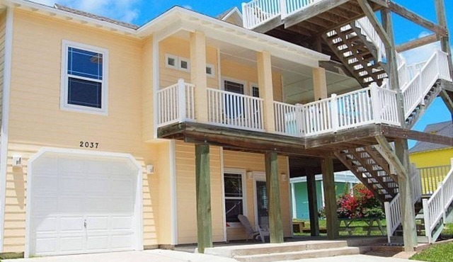 ONLY In-Town Neighborhood w/Restaurant, Bar, Pool/Hot Tub, Beach & Cart Access