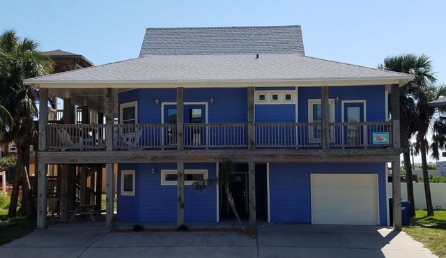 ONLY In-Town Neighborhood w/Restaurant, Bar, Pool/Hot Tub, Beach & Cart Access