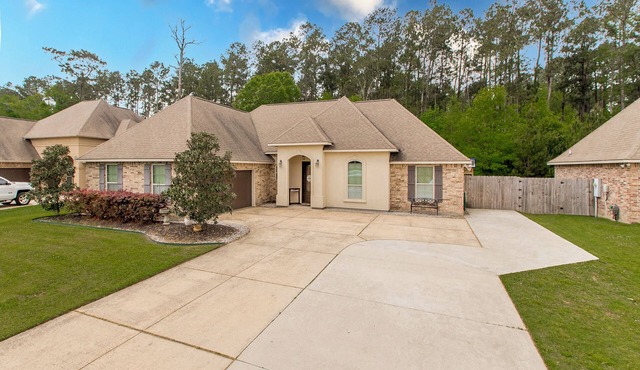 Only minutes from Chappapeela Sports Park and the Hammond Regional Airport.