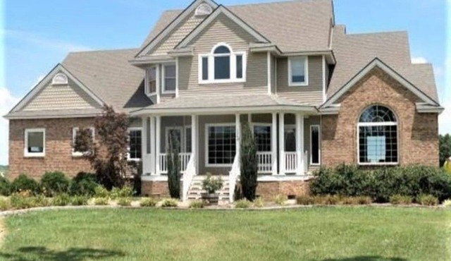 Only minutes from the beach! Why pay the high prices?