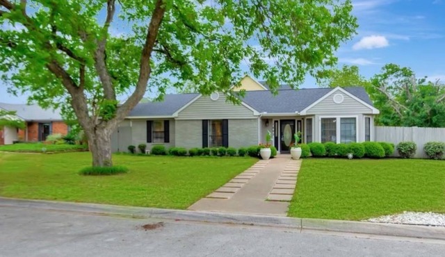 Only Minutes to Historic Grapevine, Walking Distance to Grapevine Lake