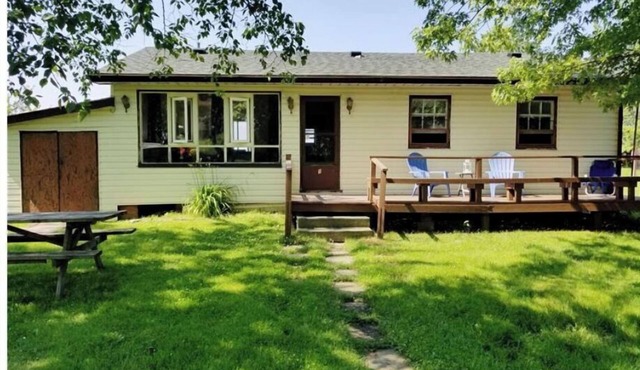 ONLY RURAL FAMILY PRIVATE LAKE ERIE BEACH GETAWAY WITH NO ÇLEANING FEE CHARGED