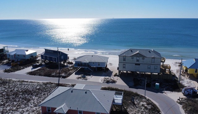 ONLY STEPS FROM THE BEACH! n 15% OFF DISCOUNTS IN JUNE! nBEAUTIFUL OCEAN VIEWS!