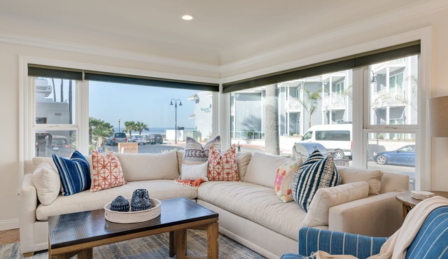 Only steps to PIER And BEACH with PARKING - VIEW - LOCATION, LOCATION, LOCATION