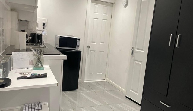 Onsite Cosy Practical Studio - in a Quite Area