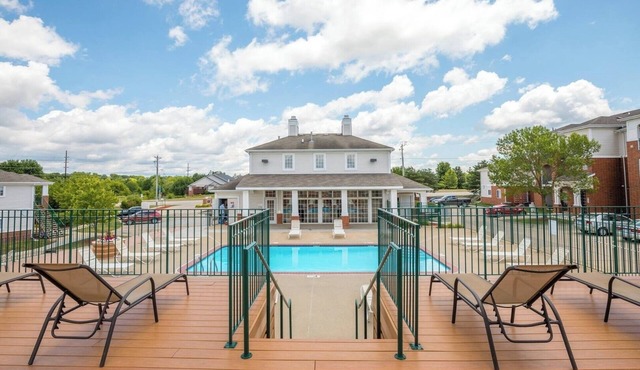 Onsite Gym | Shopping | Fast Wifi | and More!