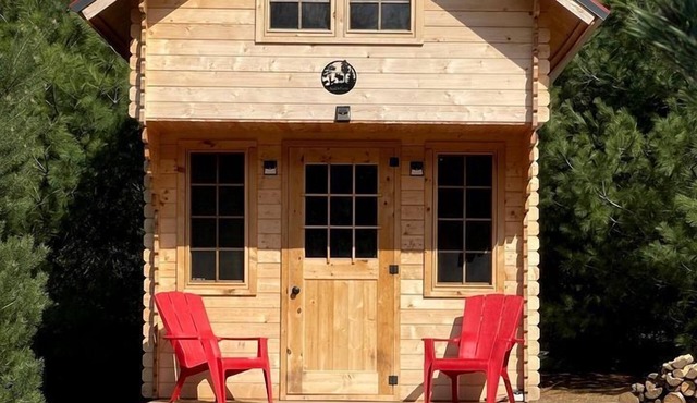 Ontario Glamping Cabin, Perfect for Discovering Port Dover