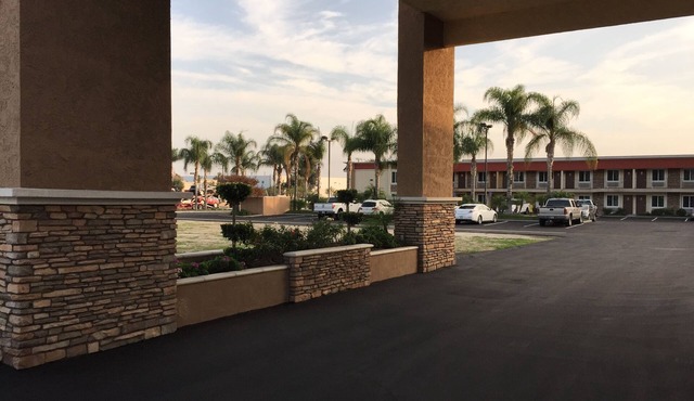 Ontario Inn & Suites