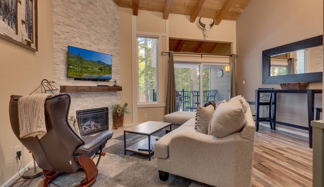 Onyx Gem: 1 BR, 1.5 BA Townhouse in Carnelian Bay, Sleeps 4