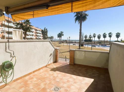 Onze - primera línea de mar con piscina