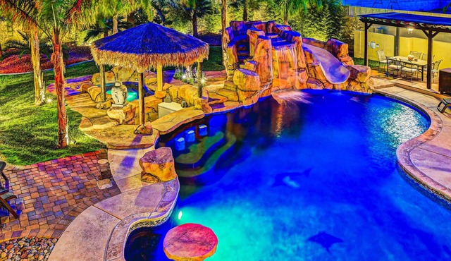 OO Secluded Oasis 9BD/8BA Villa w/Resort Pool. Sleeps 34!
