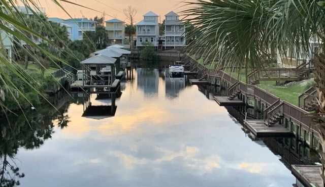 Ooh La La! Momma will love this Beautiful, Serene 2 bedroom/2 bath