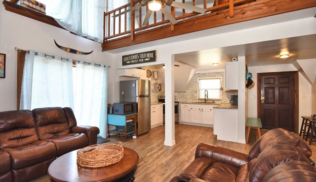 Oolagah Lake - Adorable 2 story Cabin