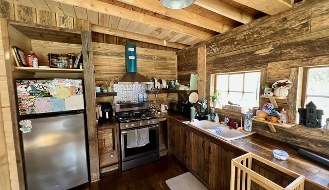 Oolenoy River Retreat - 2+ acres less than 5 miles from Table Rock State Park