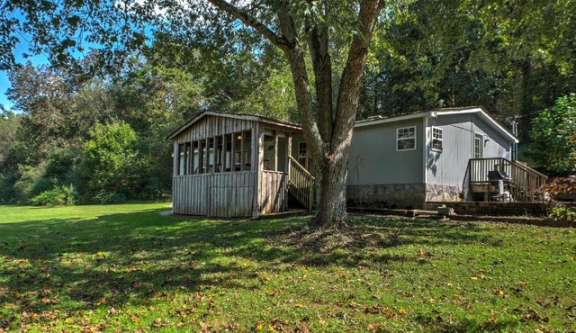 Ooltewah Cabin with Grill, Pool Table and Porch!