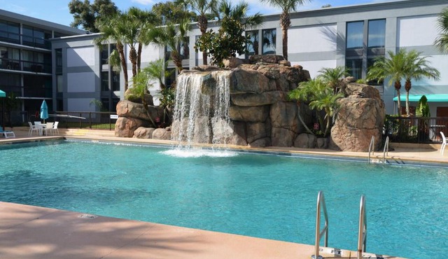 Opal Hotel & Suites