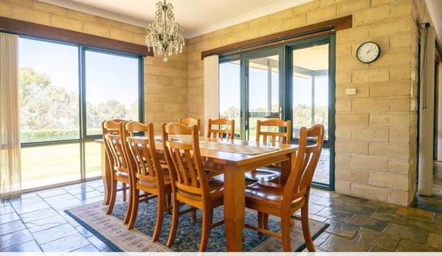 Opal View - Serene Sanctuary, Close to Cadia