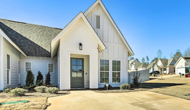 Opelika Townhome w/Central A/C + Heating!