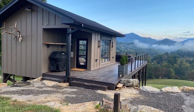 Open air cabin, sweeping views at low elevation, in the Smokies!
