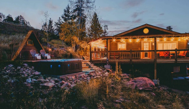 Open Air Cinema & Hot Tub | 1970s Log Cabin