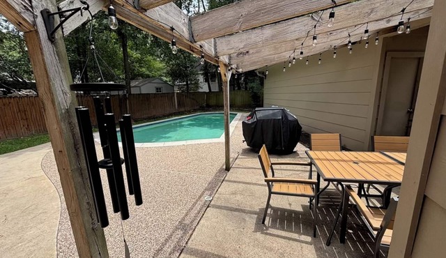 Open, Comfortable Kingwood Home Family Friendly With Pool MUST SEE