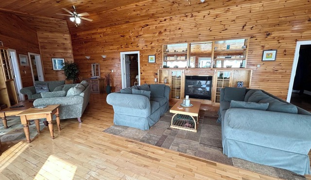 Open Concept 4 Bedroom Cottage, Just Steps Away From South Shore Beach