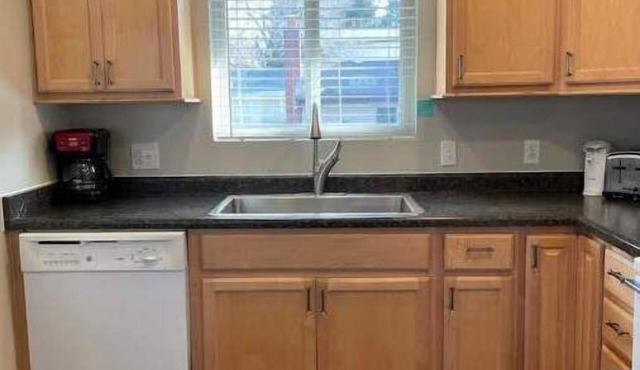 Open Concept Family Sized Whole House. Pet Friendly