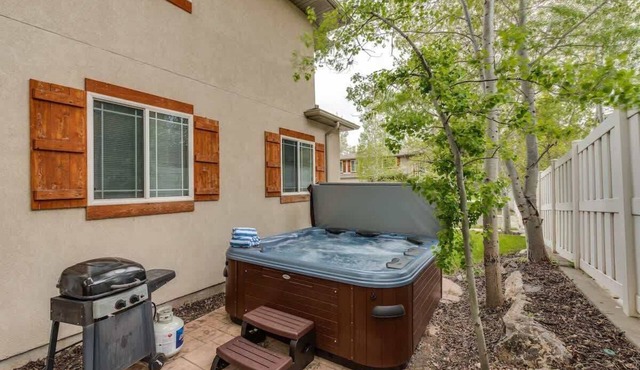 Open Concept Home * Private Hot Tub * Fireplace *