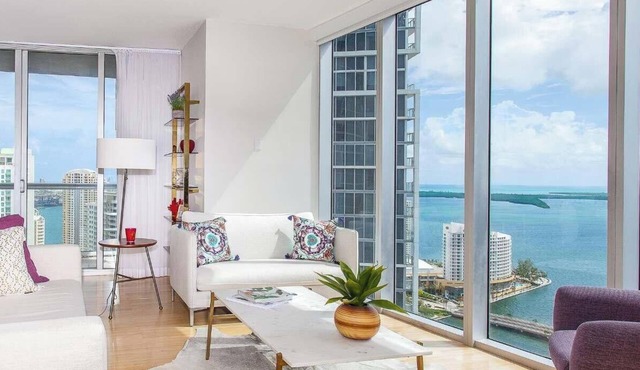 Open-Concept Waterfront Suite | Iconic Miami Views