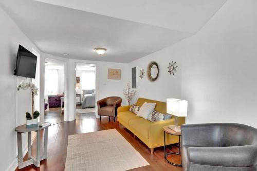 Open Flat by Park & Metro