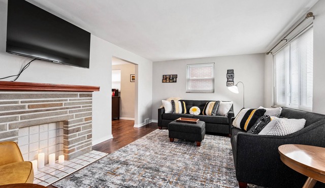 Open Floor 3-Bedroom Home⭐️15min to Dtwn🚗Private Garage🫃Kids Friendly