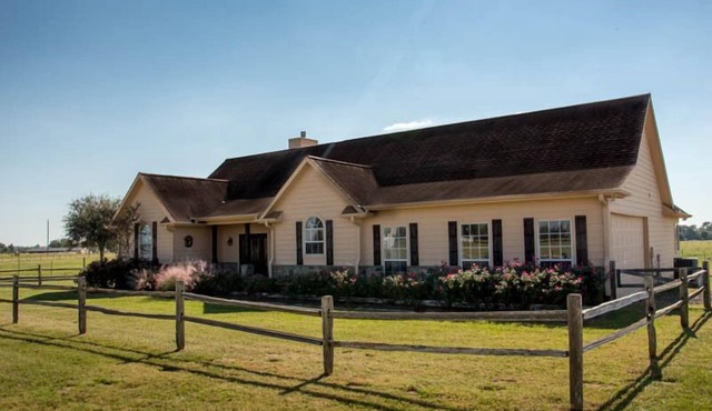 Open Floor Concept Designed to Entertain w/Inspiring Sunsets, Texas Sky & ⭐️s