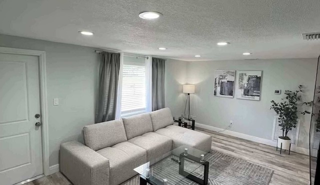 Open Home Suites - 3 bed 1 bath