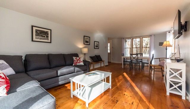 Open July 20-27th w/RT Ferry! 4 BR Cape in Chilmark - Pet Friendly