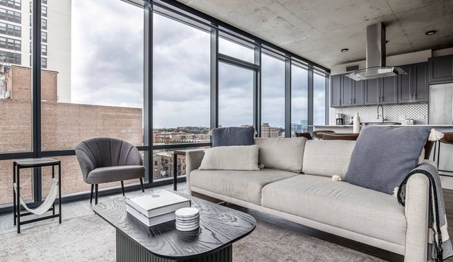 Open Lakeview 2BR w/Gym & Grills, nr Lakefront Trail, by Blueground